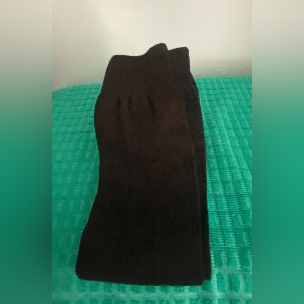 2-NWT-PAIRS OF WOMENS DRESS SOCKS VAN HEUSEN AND HUE - Picture 9 of 13